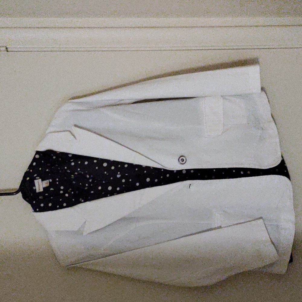 HiView Large size white jacket, one front button. Cotton blend.